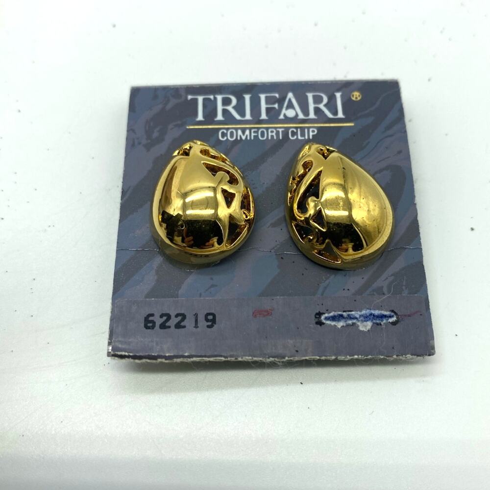 Vintage Trifari Comfort Clip On gold tone Tear Drop ‎ New Old Stock